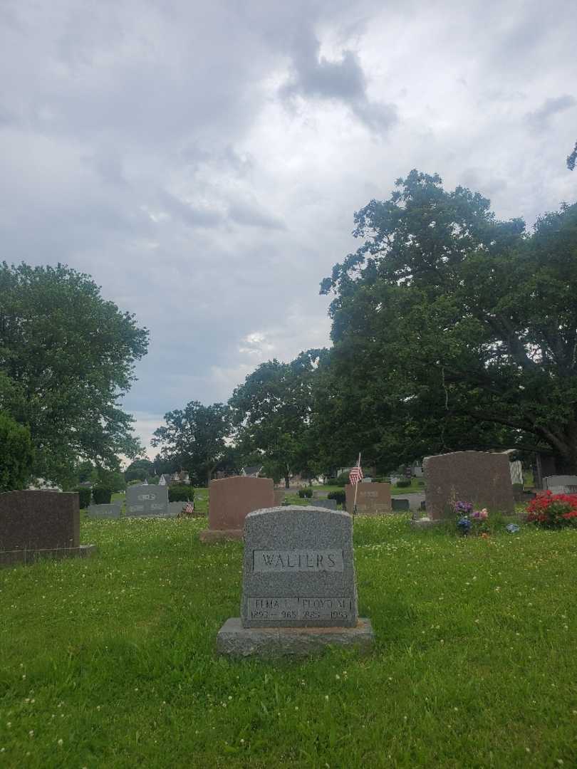 Floyd M. Walters's grave. Photo 1