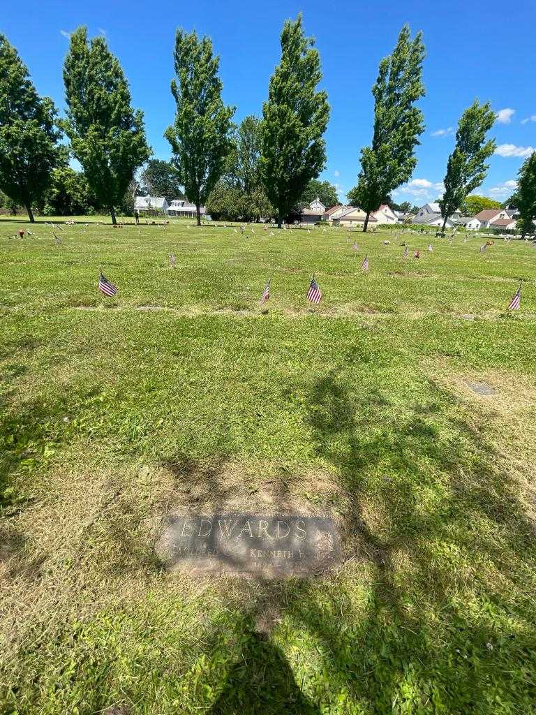 Kenneth H. Edwards's grave. Photo 1