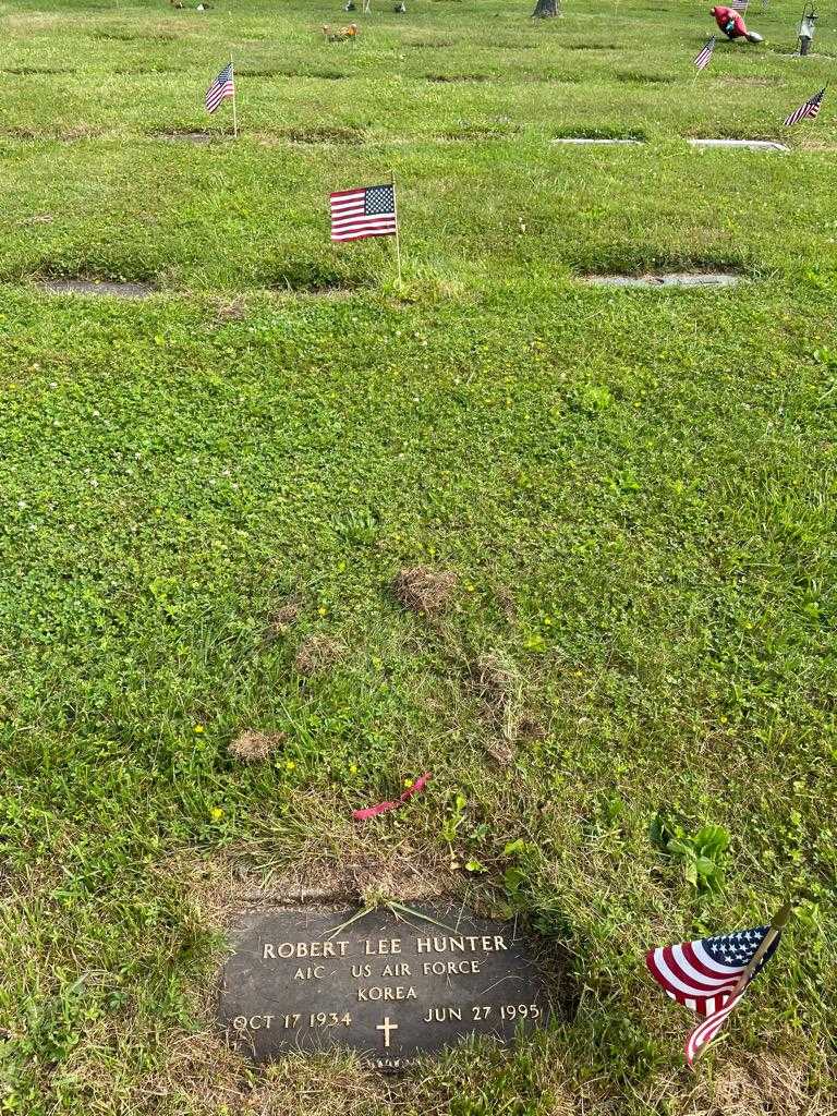 Robert Lee Hunter's grave. Photo 2