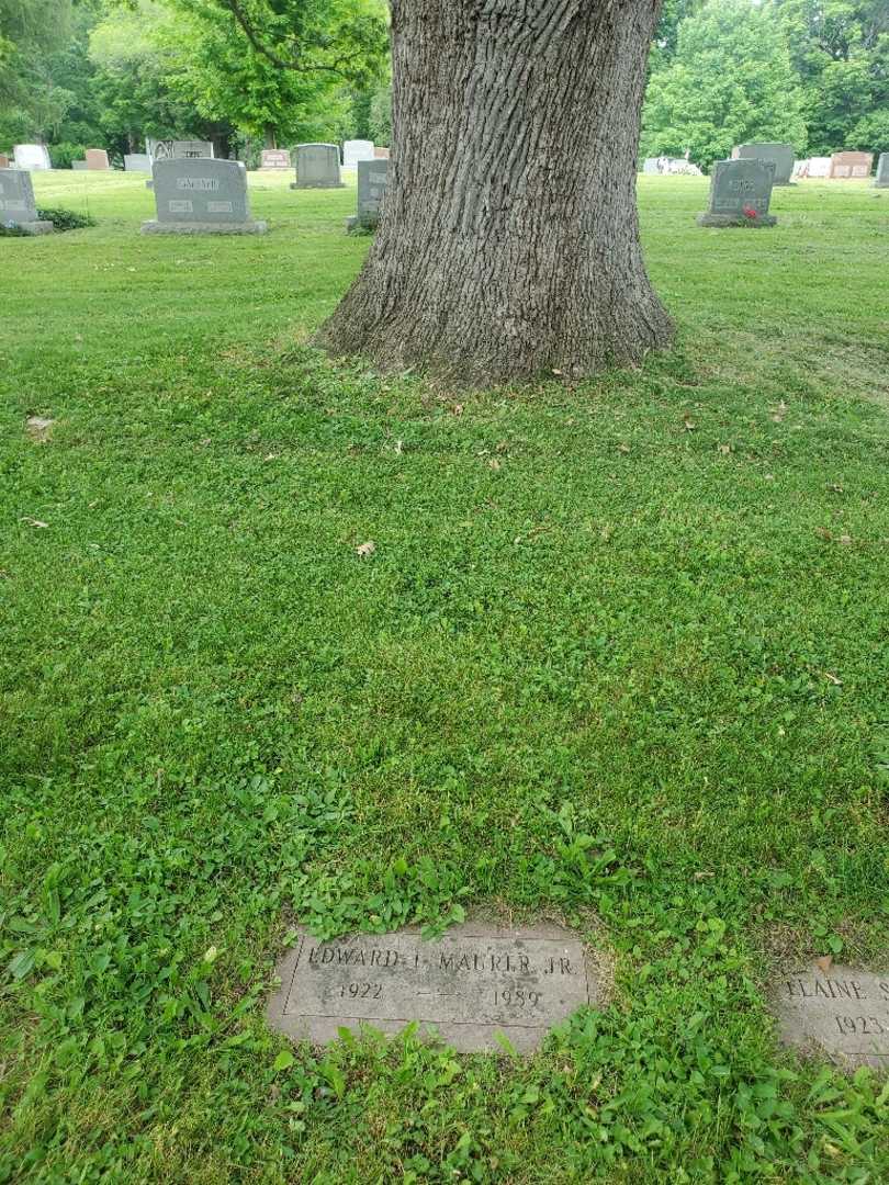 Edward L. Maurer Junior's grave. Photo 1