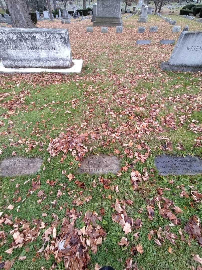 Rose W. Freeman's grave. Photo 1