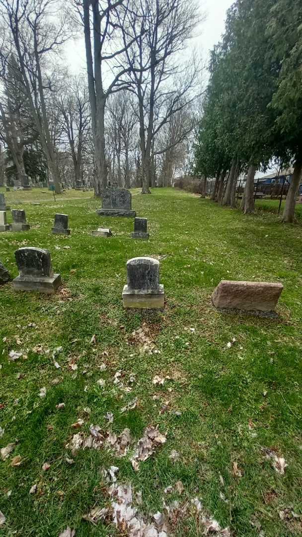 Harriet V. "Hattie" Kenyon's grave. Photo 1