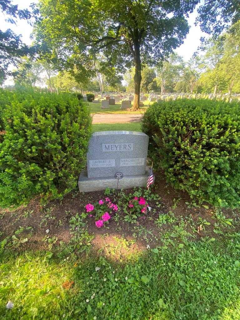 Margarete L. Meyers's grave. Photo 1