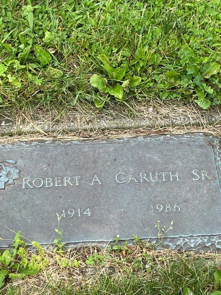 Robert A. Caruth Senior's grave. Photo 3