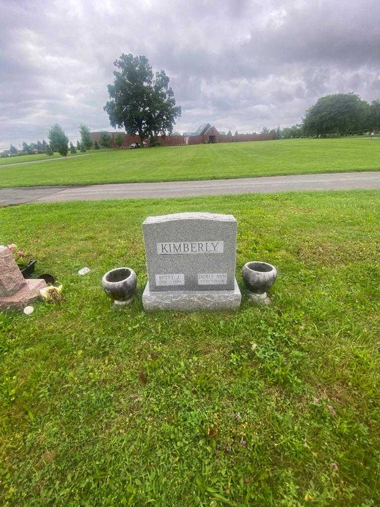 Betty J. Kimberly's grave. Photo 2