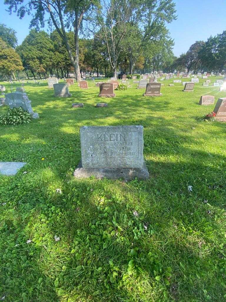Fred Klein's grave. Photo 1
