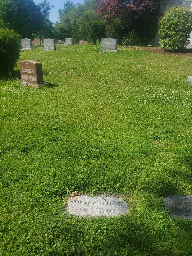Shirley W. Buecheler's grave. Photo 2