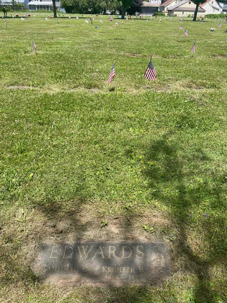 Mildred C. Edwards's grave. Photo 3