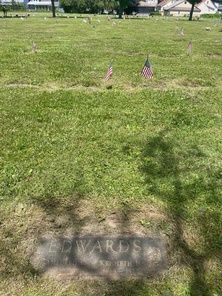 Kenneth H. Edwards's grave. Photo 2