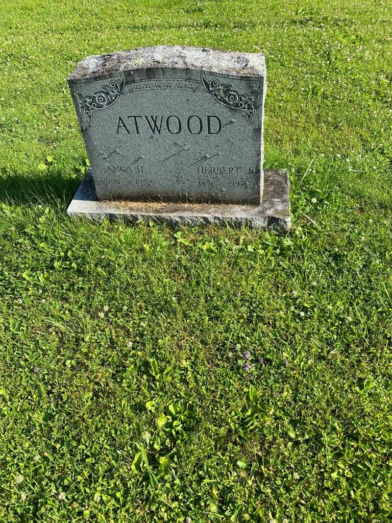 Anna H. Atwood's grave. Photo 2