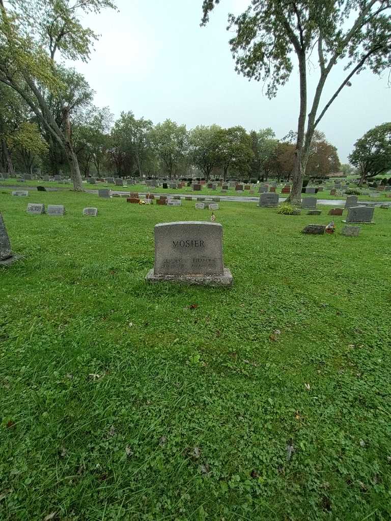 Leslie G. Mosier's grave. Photo 2