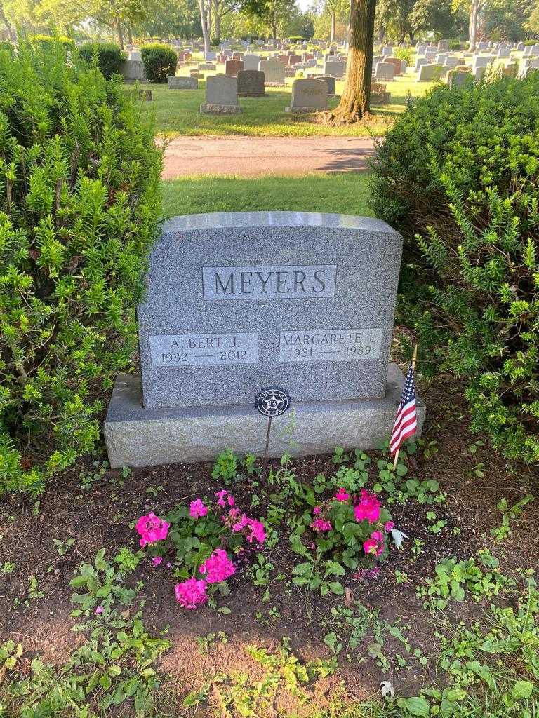 Margarete L. Meyers's grave. Photo 2