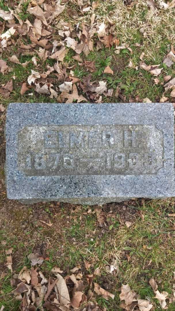 Doctor Elmer H. King's grave. Photo 3