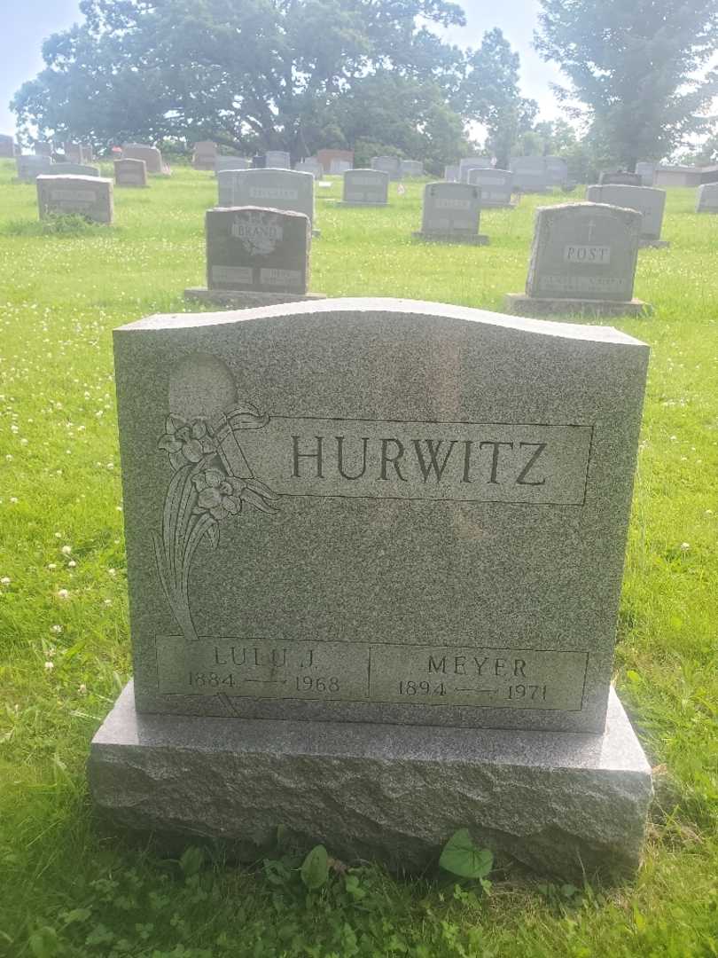 Lulu J. Hurwitz's grave. Photo 1