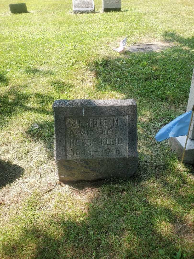 Jennie Magdelena B. Klein's grave. Photo 2