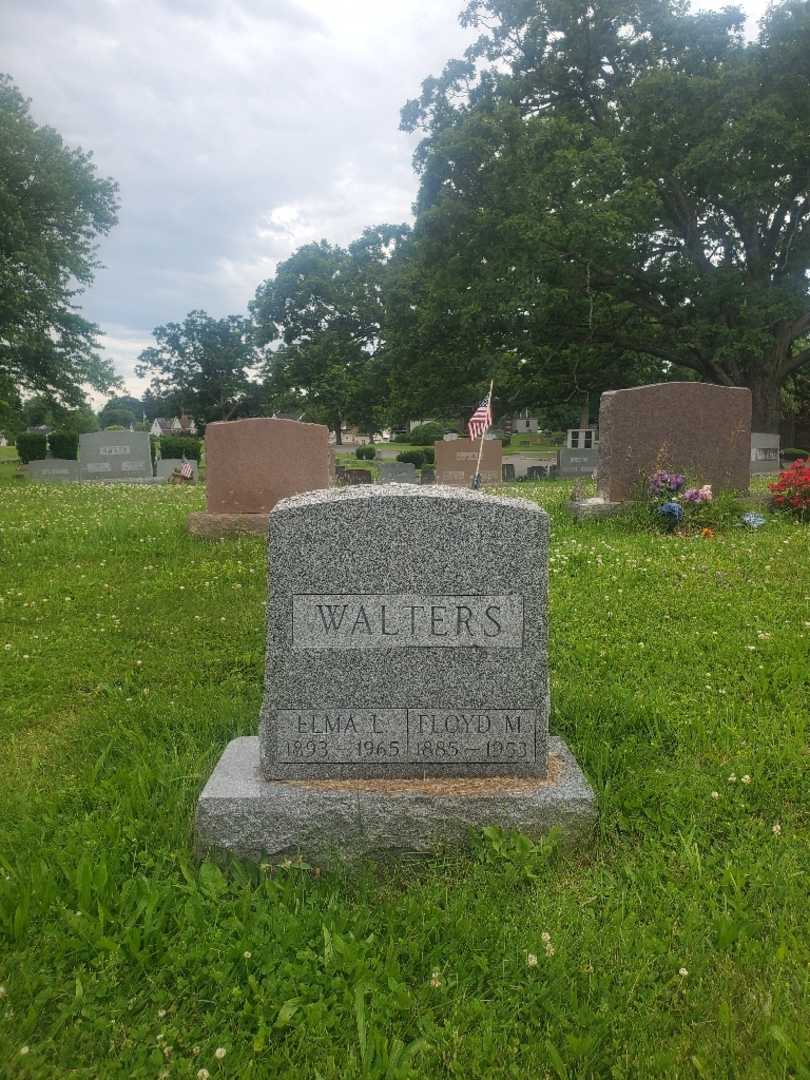 Floyd M. Walters's grave. Photo 2