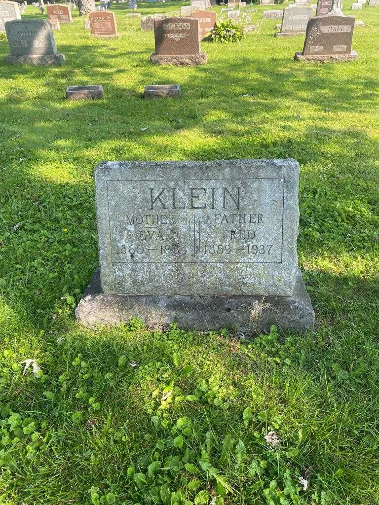 Fred Klein's grave. Photo 2