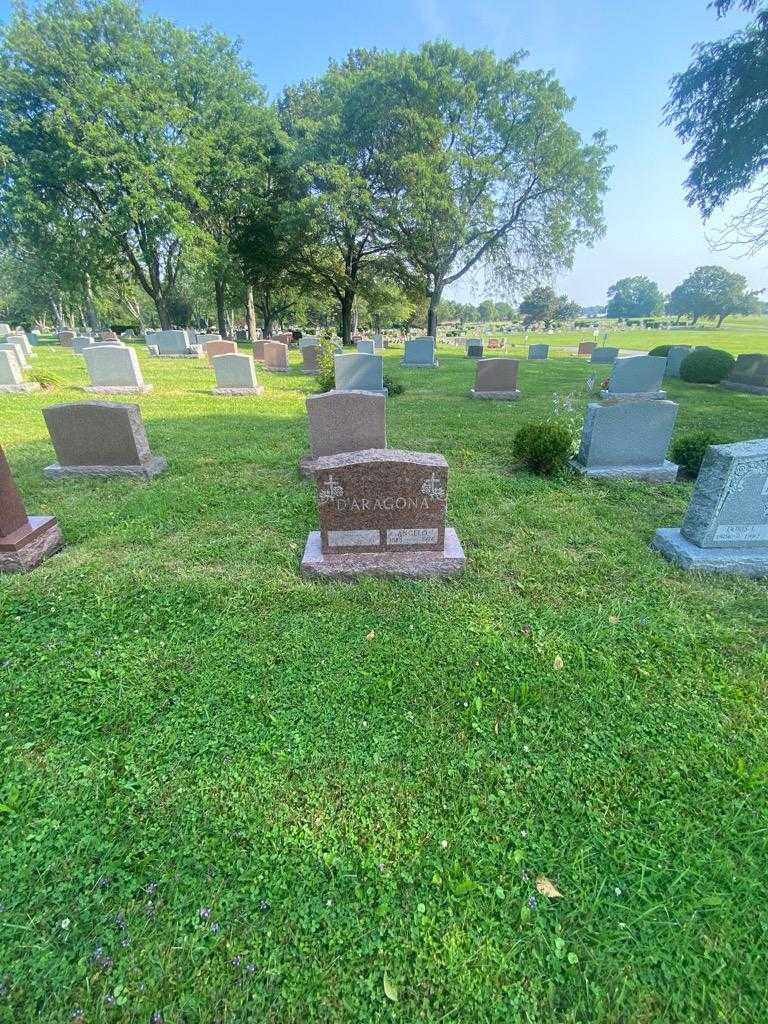 Angelo D'Aragona's grave. Photo 1