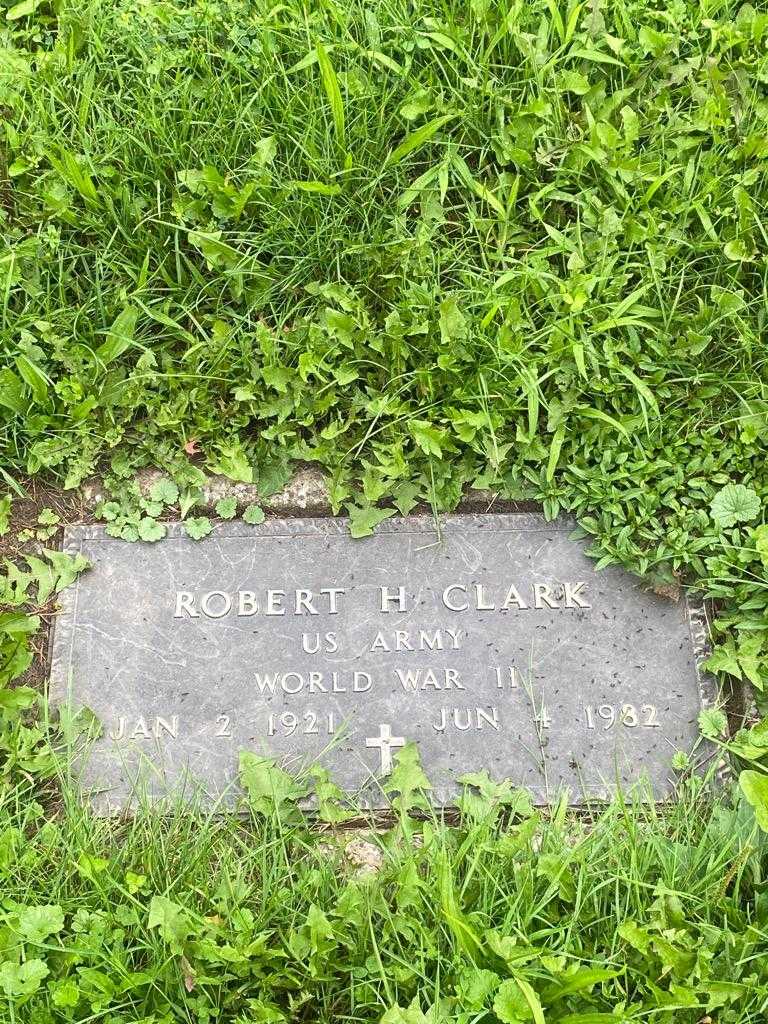 Robert H. Clark's grave. Photo 4