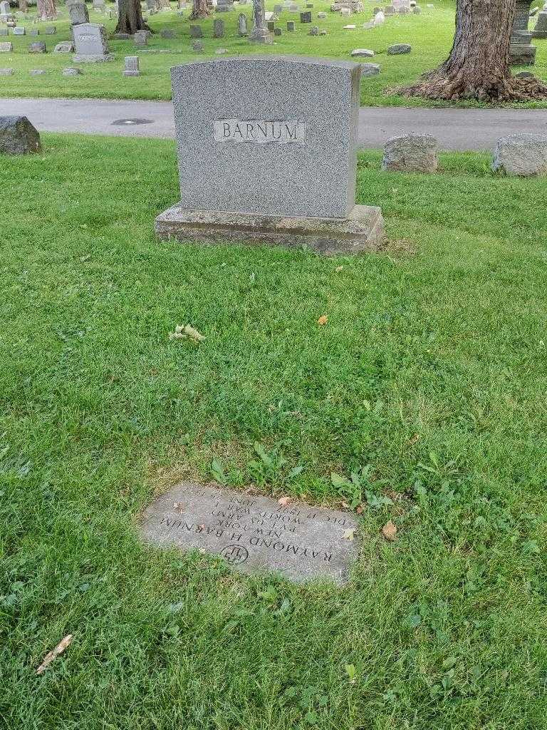 Raymond H. Barnum's grave. Photo 2
