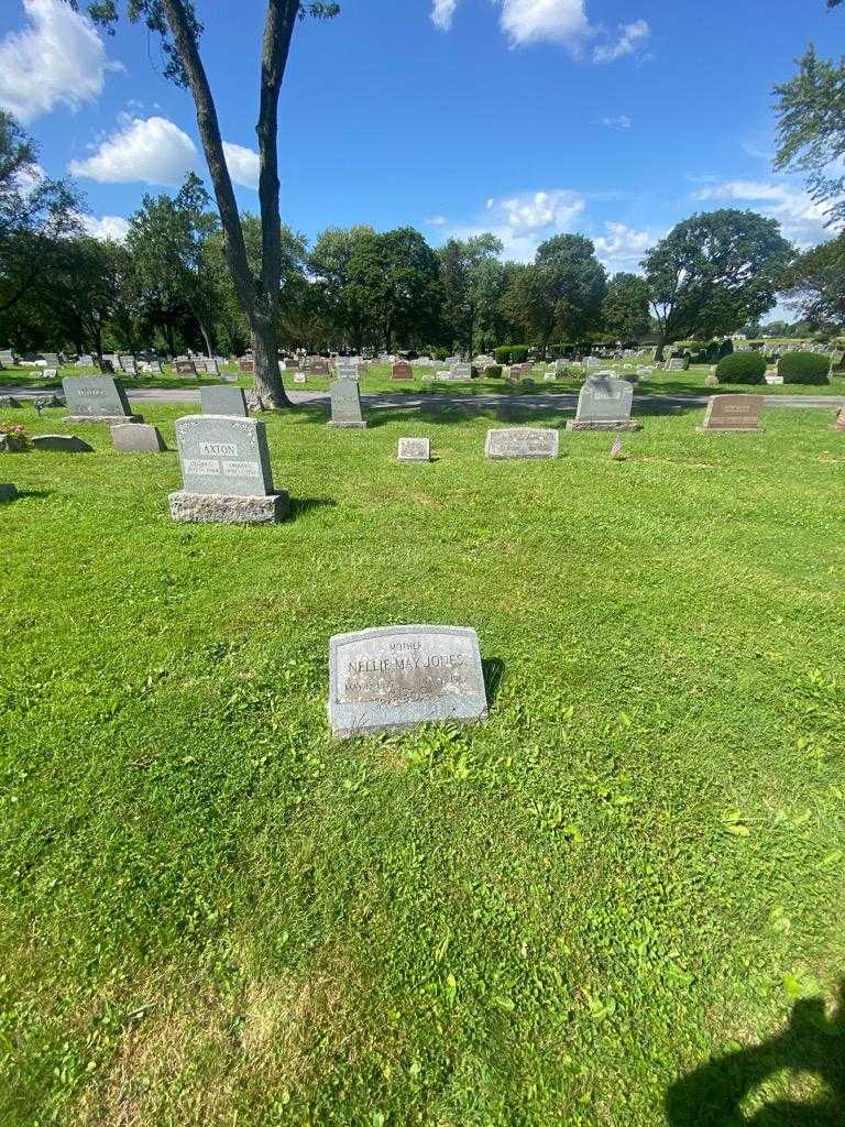 Nellie May Jones's grave. Photo 1