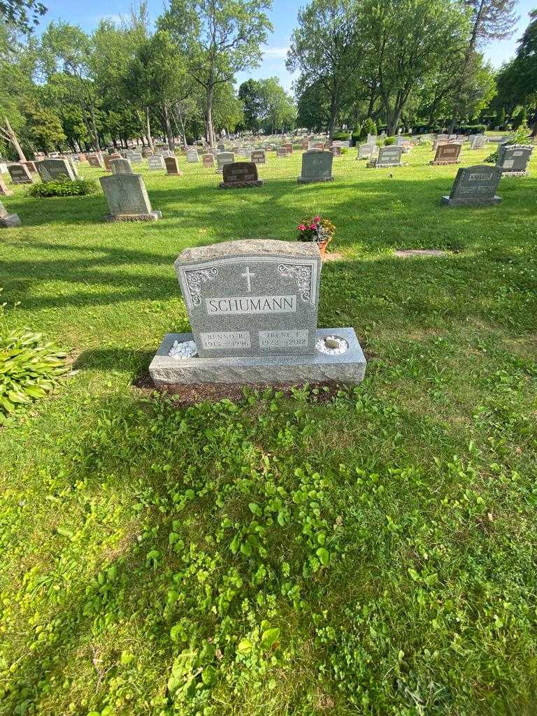 Irene F. Schumann's grave. Photo 1