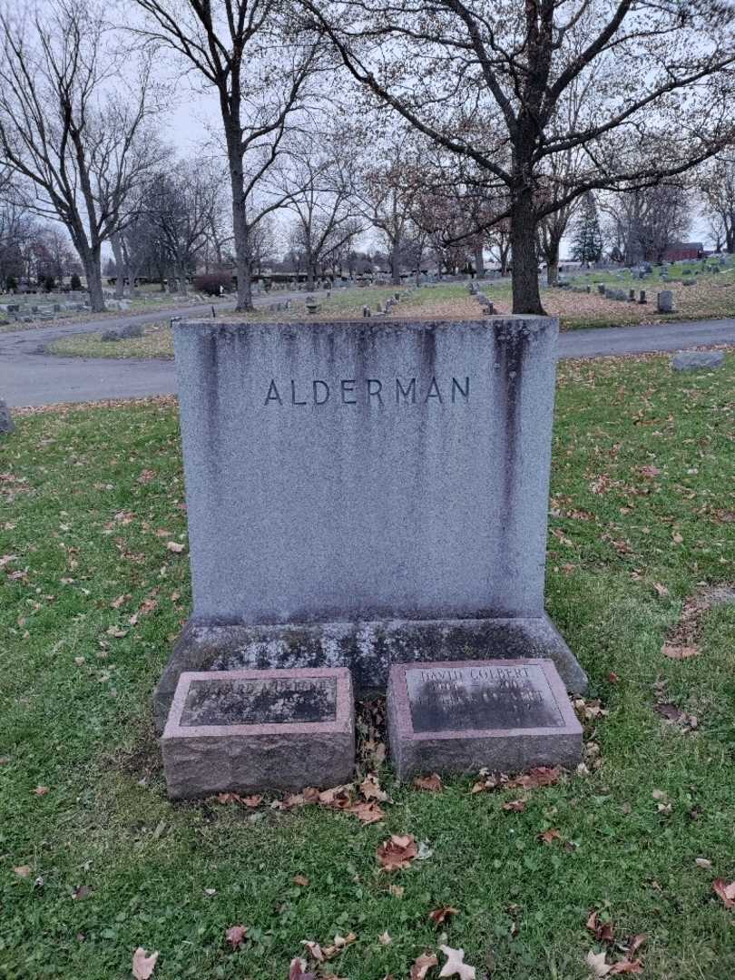 Lillian Colbert's grave. Photo 4