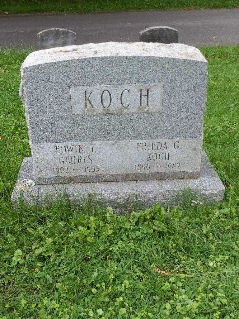 Freida G. Koch's grave. Photo 3