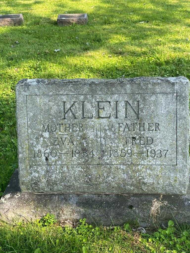 Fred Klein's grave. Photo 3