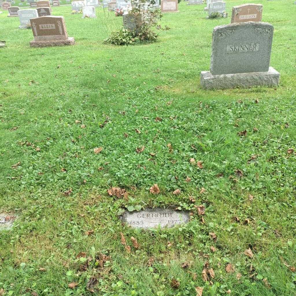 Gertude Skinner's grave. Photo 3