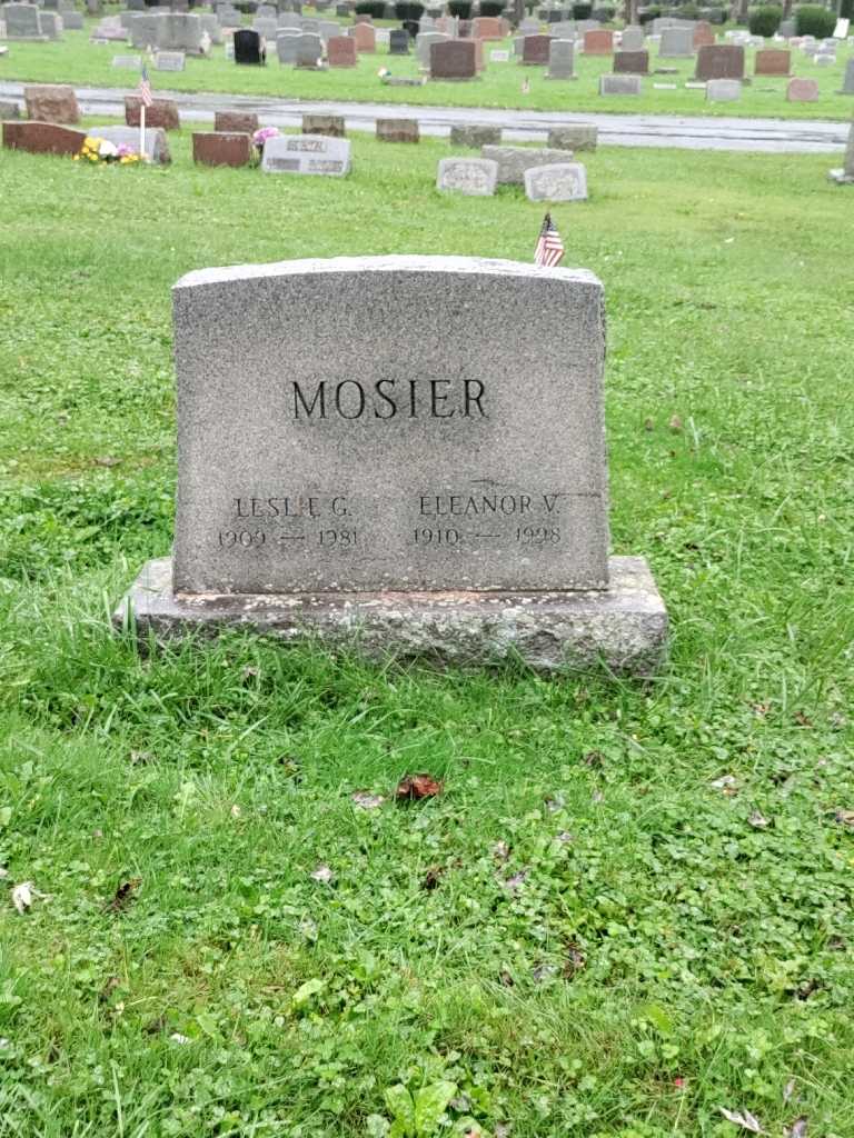 Leslie G. Mosier's grave. Photo 3