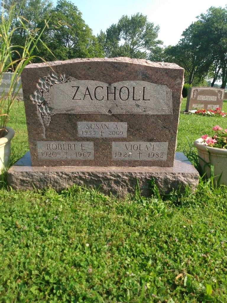 Viola I. Zacholl's grave. Photo 2