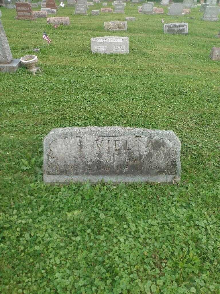 Edwin W. Viel's grave. Photo 1