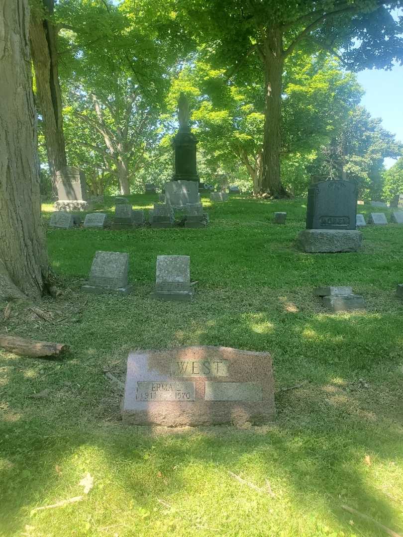 Erma L. West's grave. Photo 1