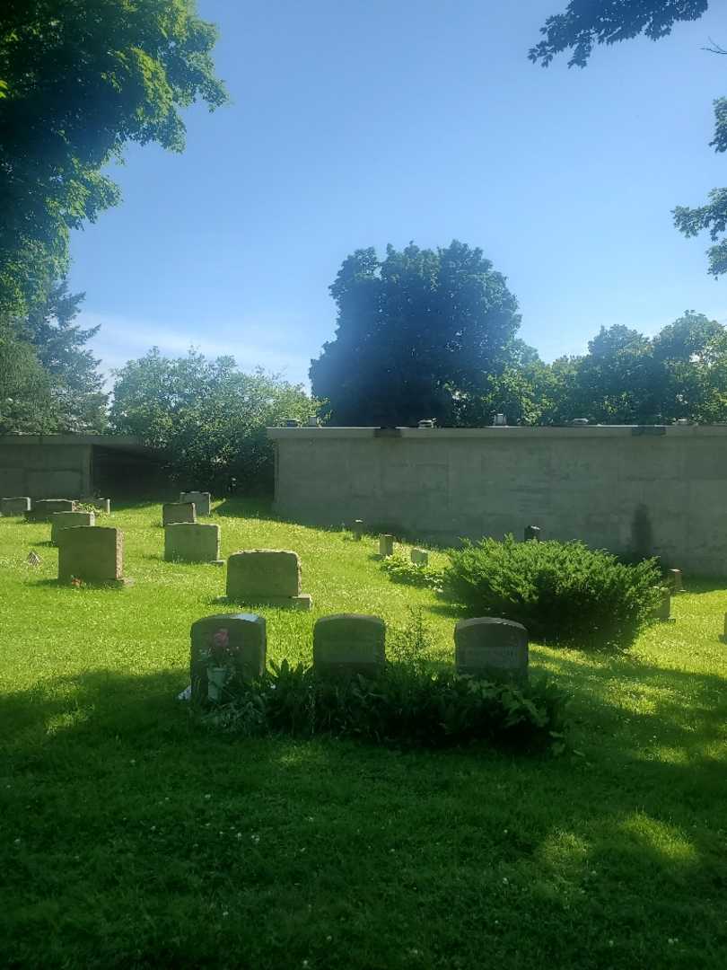 Marion Walker's grave. Photo 1
