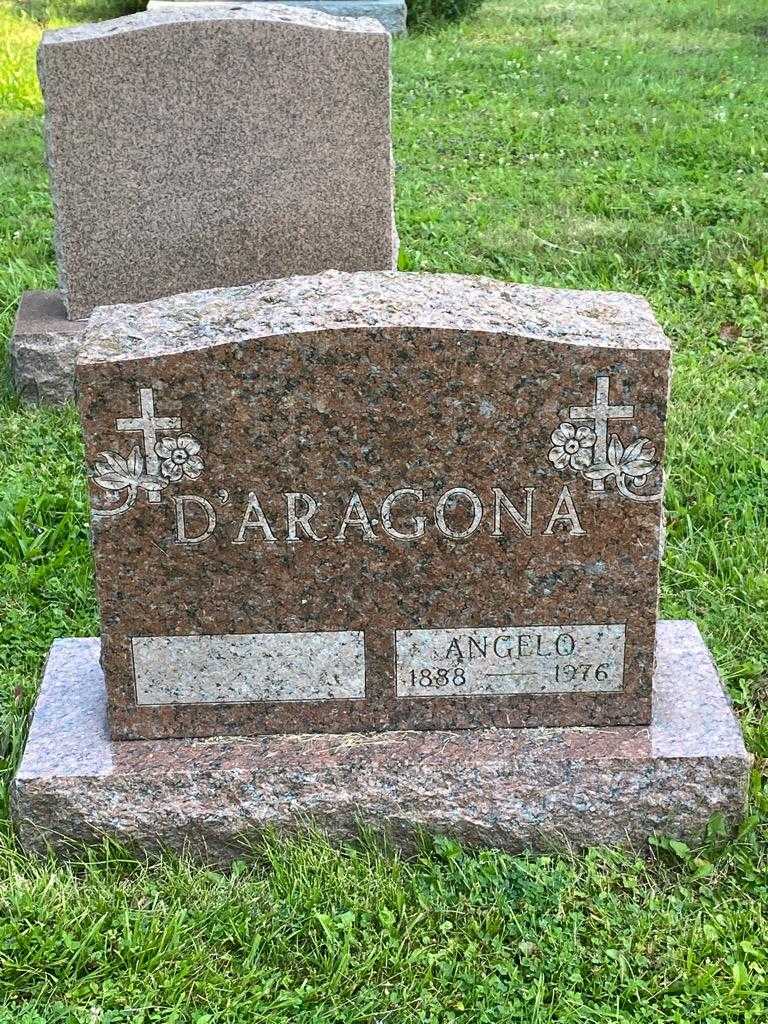 Angelo D'Aragona's grave. Photo 3