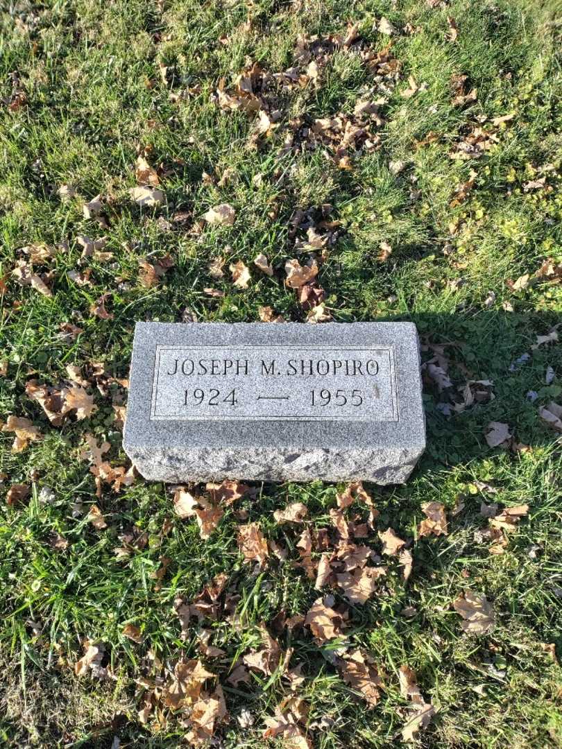 Joseph M. Shopiro's grave. Photo 2