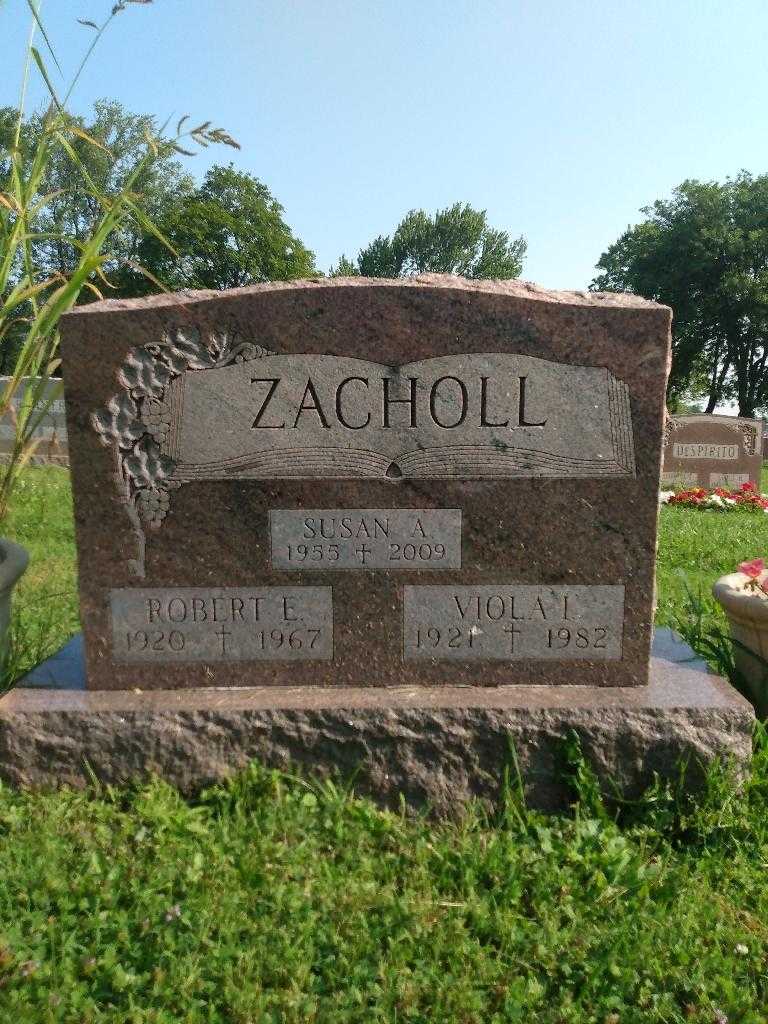 Viola I. Zacholl's grave. Photo 3