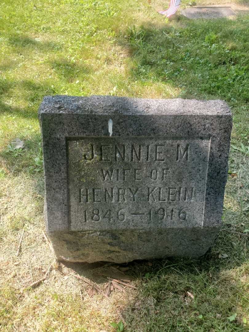 Jennie Magdelena B. Klein's grave. Photo 3