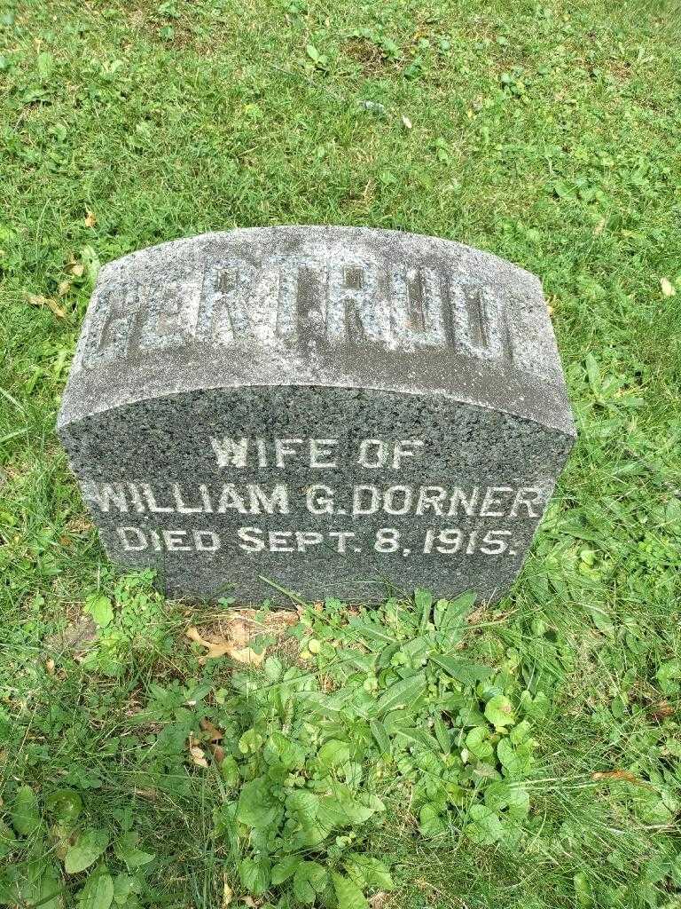 Gertrude Dorner's grave. Photo 4