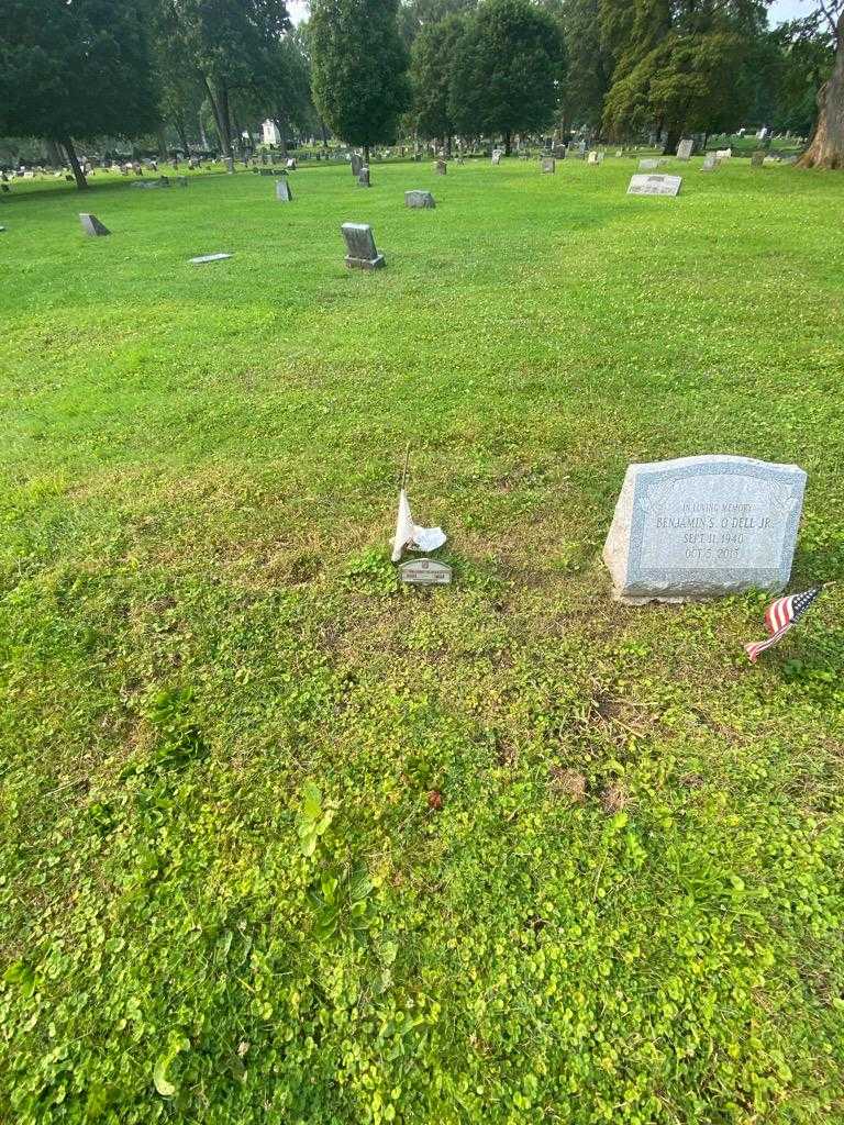 Michael D. Bliss's grave. Photo 1