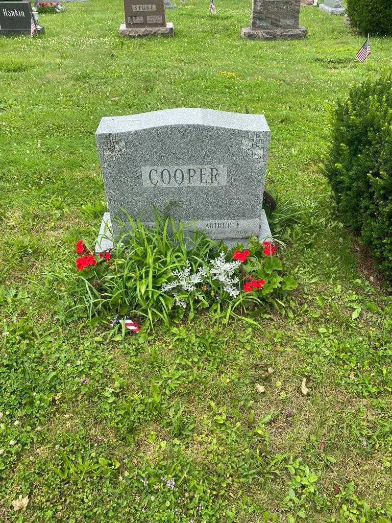 Arthur F. Cooper's grave. Photo 2