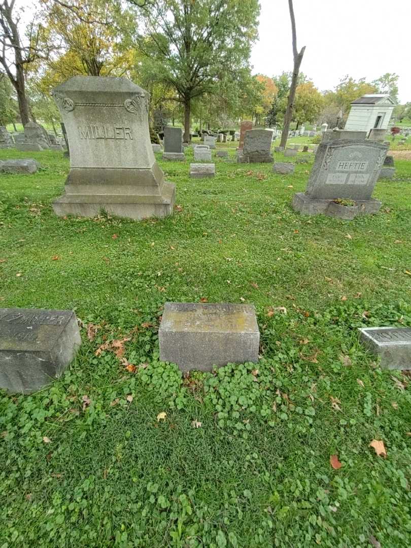 Dora Fancher Miller's grave. Photo 1