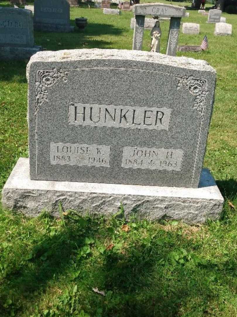 Louise K. Hunkler's grave. Photo 3