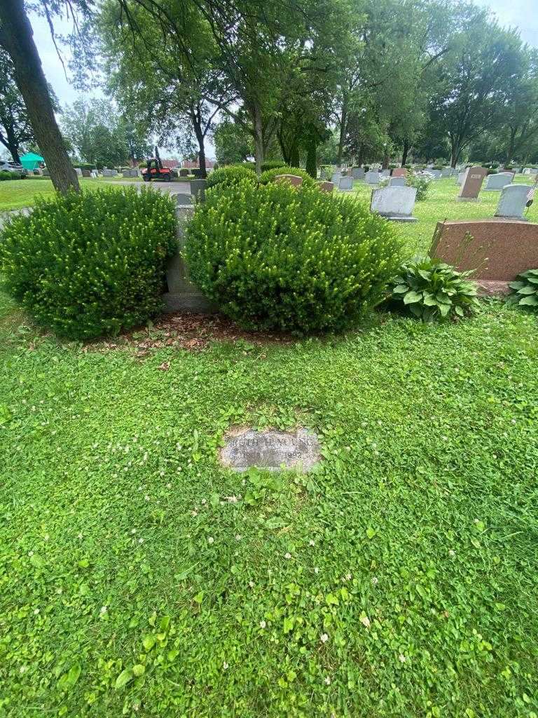 Ruth H. Young's grave. Photo 1