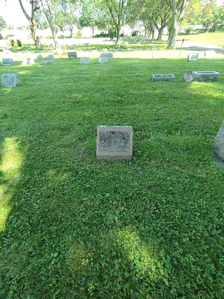 Senta A. Goetze's grave. Photo 1