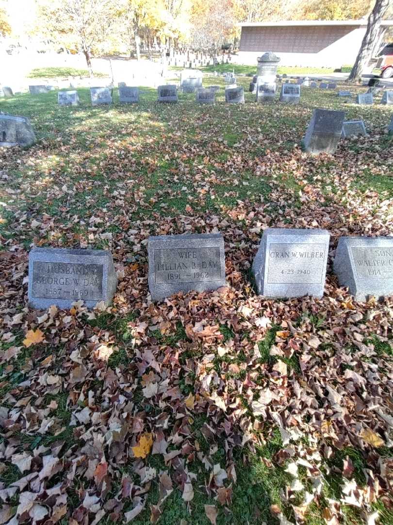 Lillian B. Day's grave. Photo 1