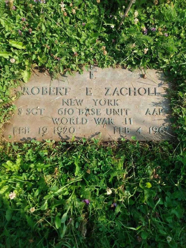 Robert E. Zacholl's grave. Photo 4