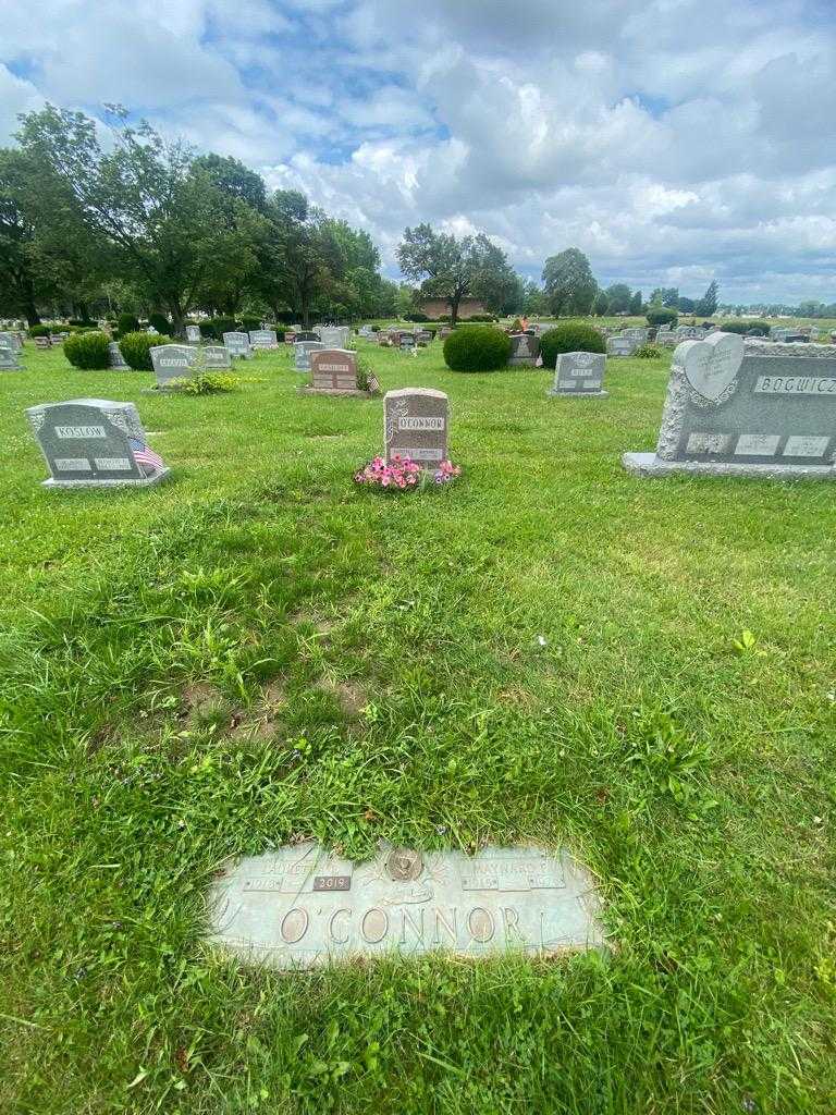 Lauretta E. O'Connor's grave. Photo 1