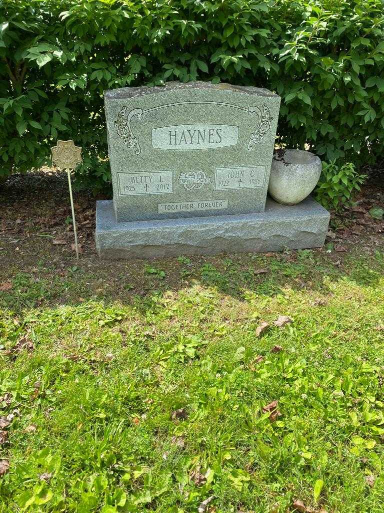 Betty I. Haynes's grave. Photo 2